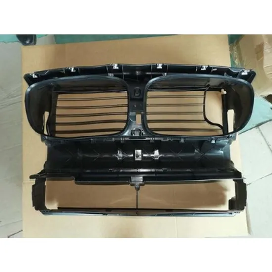 Admisie Aer BMW 7 F01 2008->2015 Admisie aer fata (pentru radiator) (cu NIGHT VISION) Perioada 2008 2009 2010 2011 2012