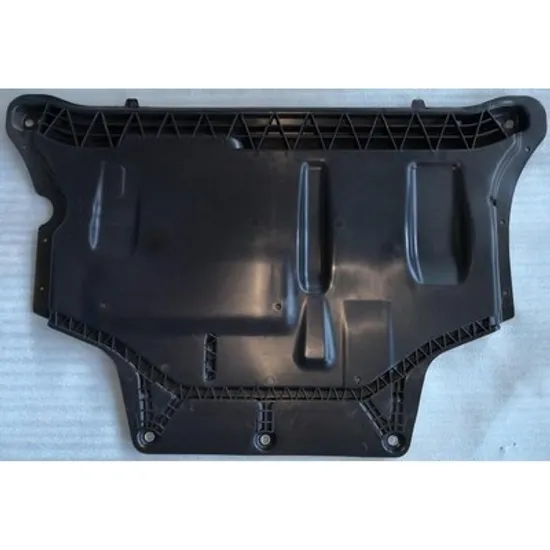 Scut Motor VW PASSAT B8 2014-> Scut motor fata plastic mare benzina Perioada 2015 2016 2017 2018 2019