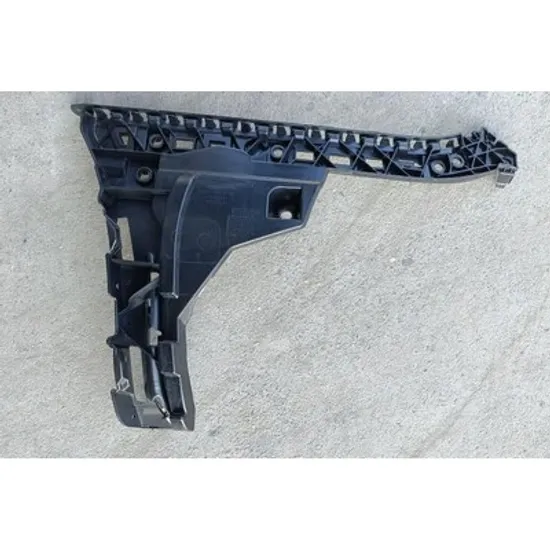Suport Bara spate MERCEDES E-CLASS W213 2016-> Suport Bara spate lateral plastic STANGA Perioada 2020 2021 2022 2023