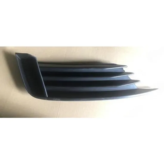 Grila Bara AUDI A3 8VS, 8VM SEDAN 2013->2020 Grila bara fata (fara gaura Proiector) DREAPTA Perioada 2013 2014 2015 2016