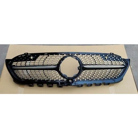 Grila Radiator MERCEDES A-CLASS W177 2018-> Grila radiator neagra cu bandou negru (cu senzori parcare si camera) (AMG-LINE) Perioada 2018 2019 2020 2021 2022 2023 2024