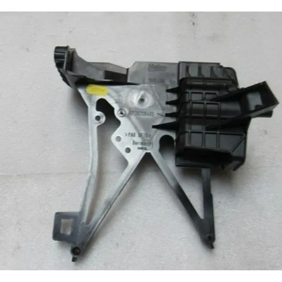 Suport panou fata MERCEDES E-CLASS W213 2016-> Suport lateral plastic Panou fata trager STANGA Perioada 2020 2021 2022 2023