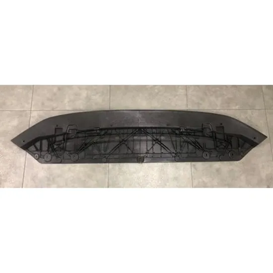 Scut Bara AUDI A4 B9 2015-> Deflector Bara fata plastic Perioada 2015 2016 2017 2018
