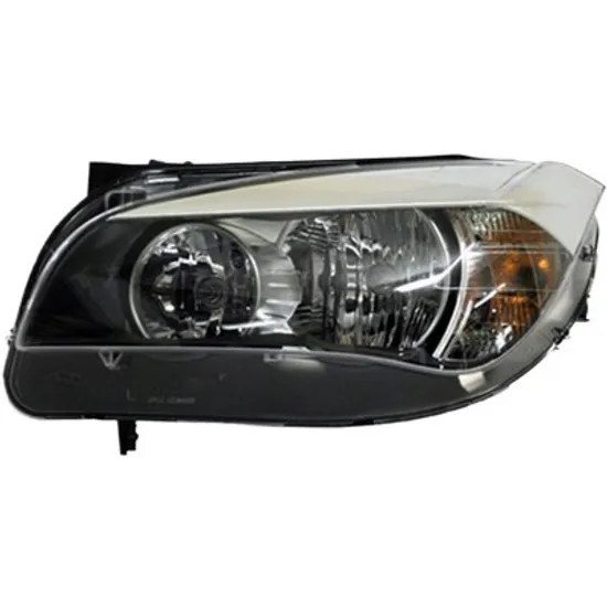 Far stanga BMW X1 E84 2009->2015 perioada 2011 2012 2013 2014 2015 de la an de fabricatie 07/2012, pana la an de fabricatie 03/2014, cu motor reglaj, fumuriu, semnal galben, cu reglaj electric, cu bec H7/H7,