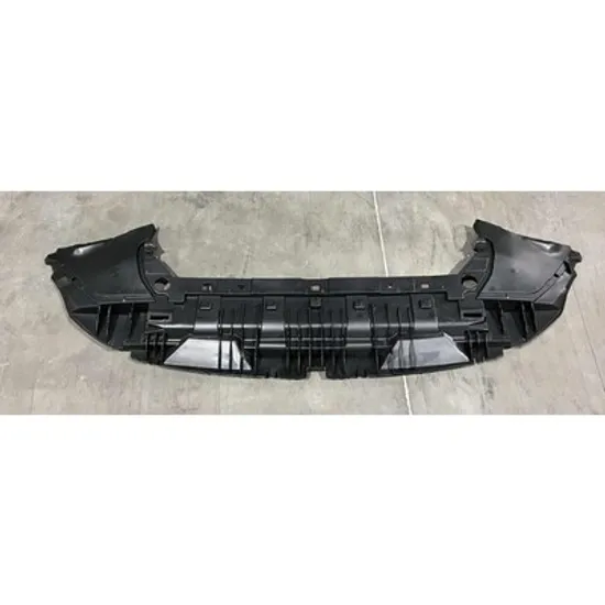 Scut Bara VOLVO XC40 2017-> Deflector Bara fata plastic Perioada 2017 2018 2019 2020 2021 2022 2023
