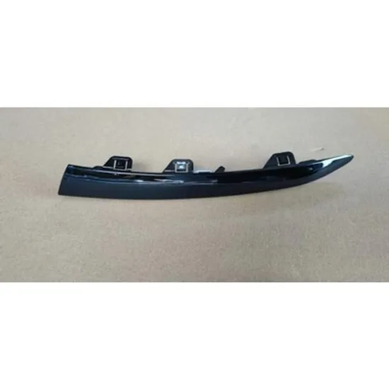 Bandou Bara fata MERCEDES GLC X253 2015-> Bandou Spoiler Bara fata negru neted (AMG-LINE) DREAPTA Perioada 2020 2021 2022 2023