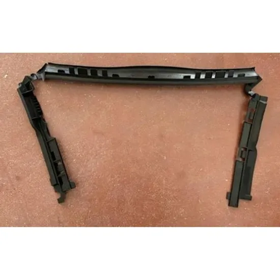 Capac Panou Fata MERCEDES C-CLASS W205 2013-> Acoperire Panou fata plastic superior (rama) Perioada 2018 2019 2020 2021
