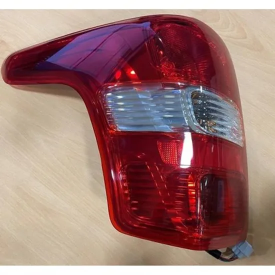 Stop Spate MITSUBISHI L200 2014-> Lampa stop spate complet (THAILAND) STANGA Perioada 2015 2016 2017 2018 2019