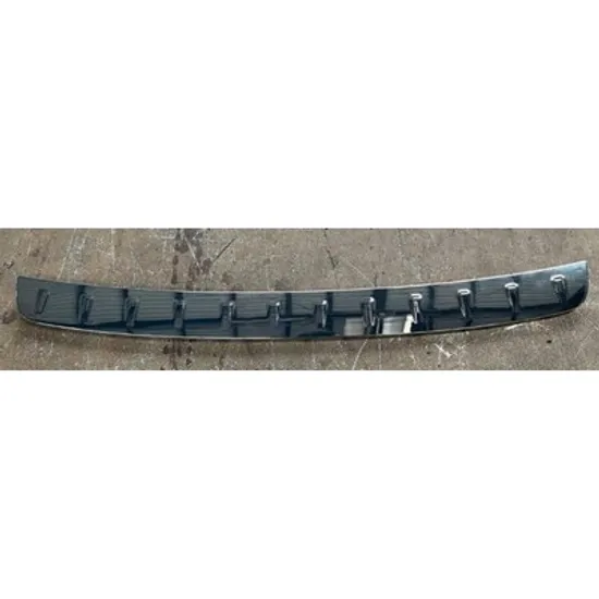 Bandou Bara spate MERCEDES GLB X247 2019-> Bandou bara spate cromat (treapta) Perioada 2019 2020 2021 2022 2023 2024