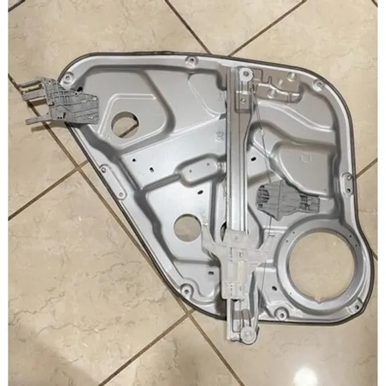 Macara Usa HYUNDAI SANTA FE 2 2005->2012 Macara usa spate electrica fara motor (cu panou) STANGA Perioada 2005 2006 2007 2008 2009