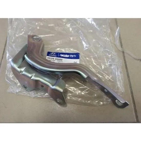 Balama Capota fata HYUNDAI i30 2012->2017 Balama capota (O) DREAPTA Perioada 2013 2014 2015 2016 2017