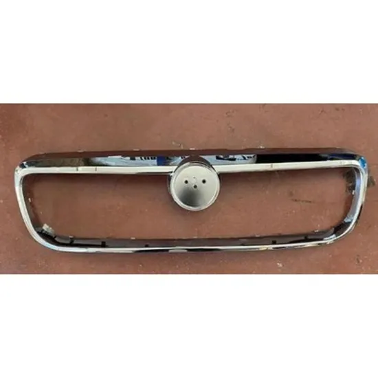 Ornament Grila FIAT LINEA 2006-> Rama grila cromat Perioada 2013 2014 2015