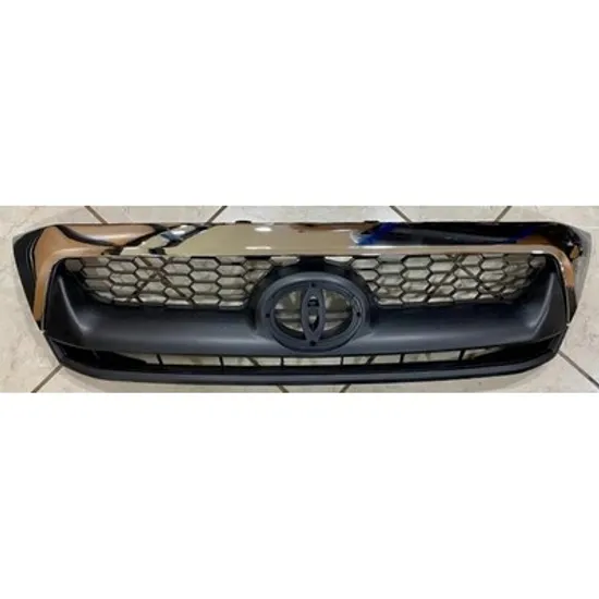 Grila Radiator TOYOTA HILUX 7 2004->2015 Grila radiator completa cromat/negru Perioada 2009 2010 2011 2012